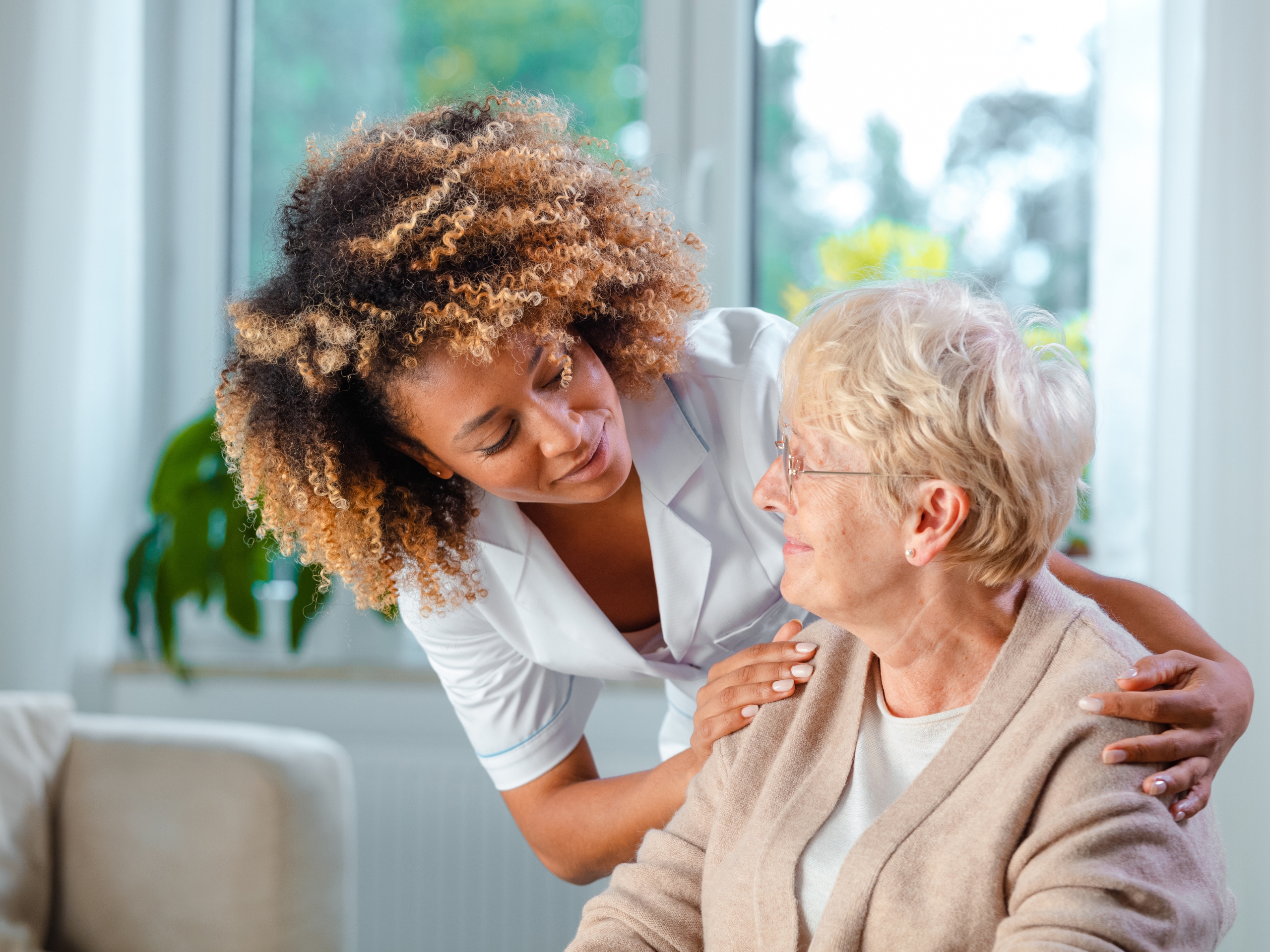 Read more about the article When is it Time to Seek In-Home Care Services? 5 Signs to Look For